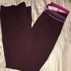 Lululemon size 6 flare leg reversible yoga pant!